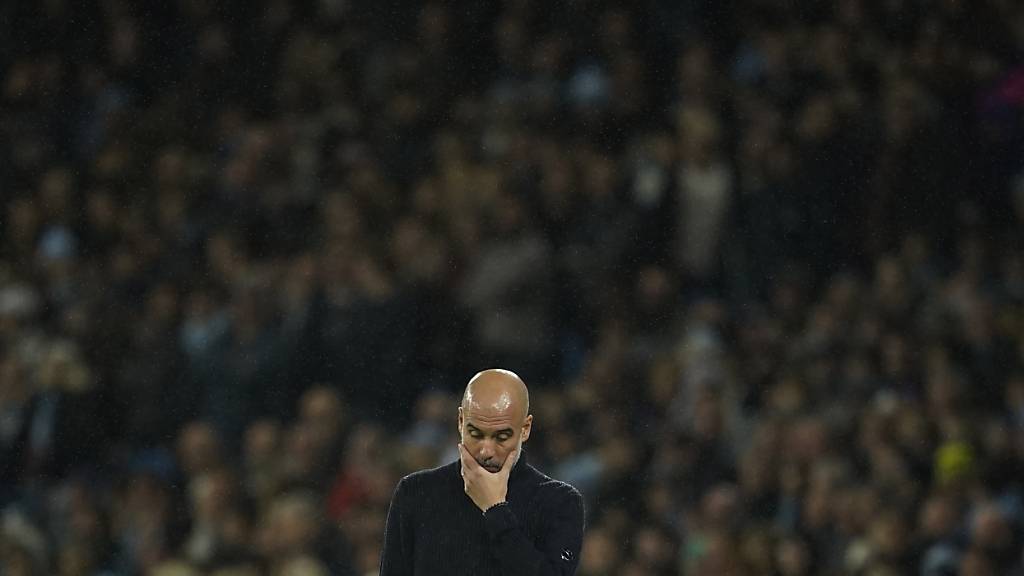 Pep Guardiola scheint ratlos angesichts der Niederlagenserie seiner Mannschaft