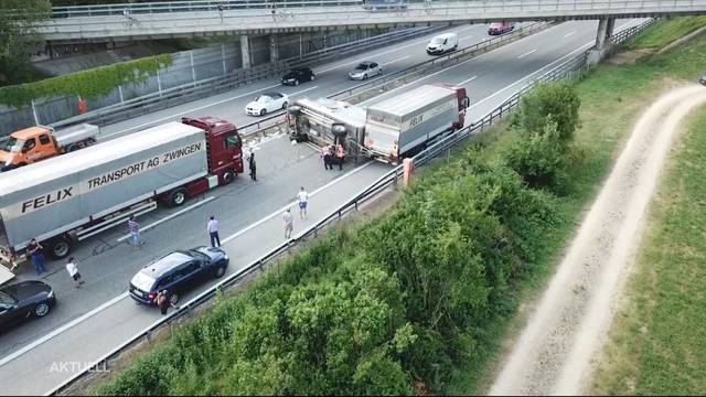 LKW blockiert A1 in Solothurn