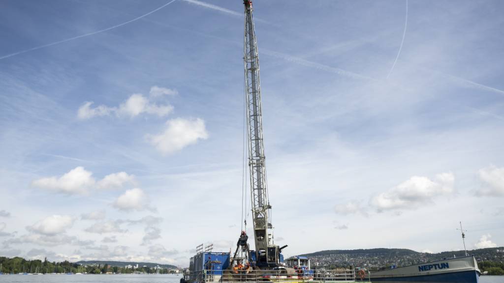 Derzeit testet die Stadt Zürich Schüttungen im Zürichsee. Über die ökologischen Ersatzmassnahmen befinden die Stimmberechtigten am 14. Juni an der Urne.