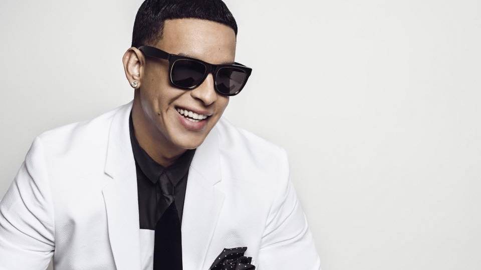 https://www.facebook.com/daddyyankee/photos/