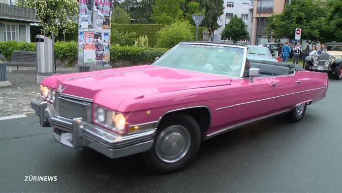 Oldtimer rollen durch Sarnen