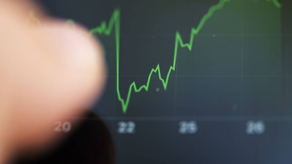 Die Smartphone-Bank N26 erweitert ihr Produktangebot: Das Berliner Start-up-Unternehmen bietet Kundinnen und Kunden in Deutschland künftig den Handel mit Aktien und ETFs an, wie das Fintech am Mittwoch in Berlin mitteilte. (Symbolbild)