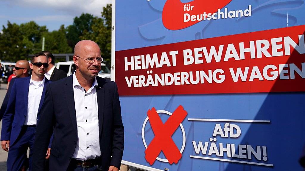 Die AfD legt laut einer regelmässigen Umfrage weiterhin in der ostdeutschen Wählergunst zu. (Symbolbild)