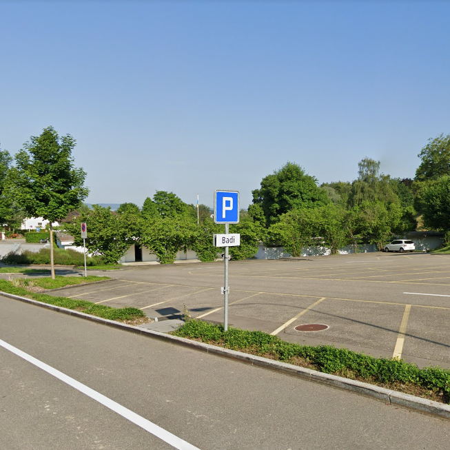 Bevölkerung wehrt sich gegen bargeldlose Parkplätze in Hinwil