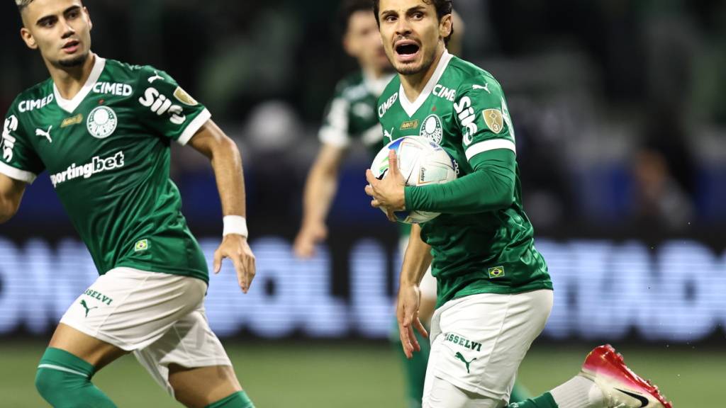 Doppeltorschütze Raphael Veiga lässt Palmeiras jubeln