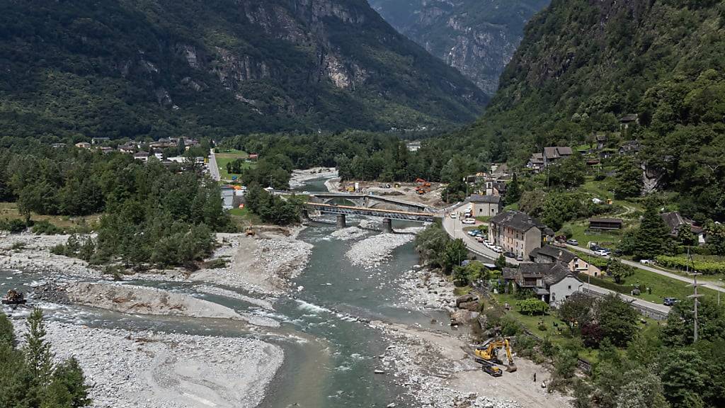 Blick auf die Maggia bei Cevio TI, wo ein weiteres Opfer des Unwetters von Ende Juni gefunden wurde. (Archivbild)