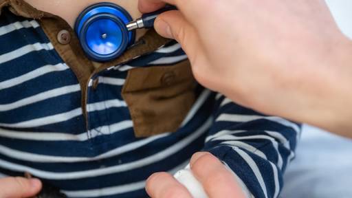 Schwyz will Praxisassistenz auch für Kinderärzte fördern