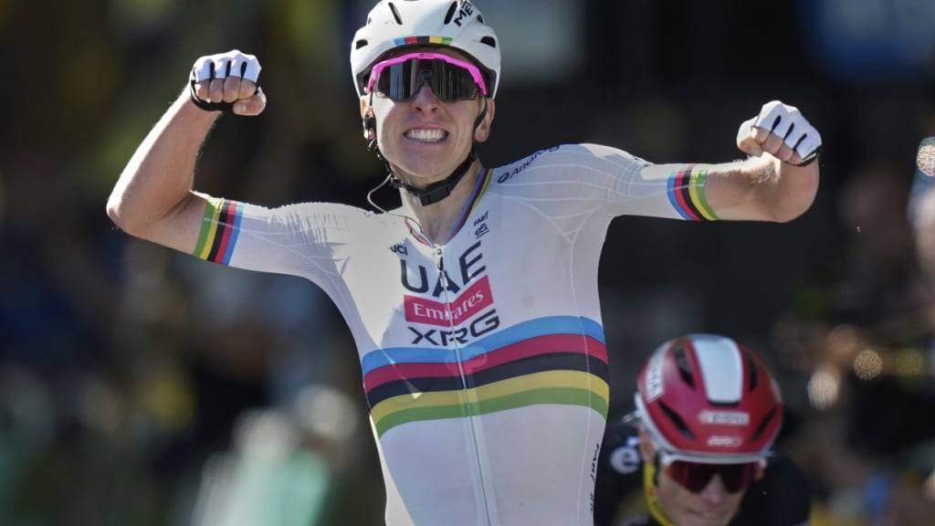 Tadej Pogacar bejubelt in der 4. Etappe der Tour de France seinen 100. Sieg als Profi