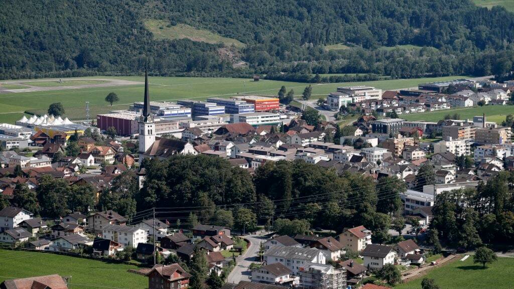 Die Alpnacher Bevölkerung kann bis zum 2. November an einer Revision der Gemeindeordnung mitwirken, welche insbesondere eine Reduktion der Pensen im Gemeinderat vorsieht. (Archivaufnahme)
