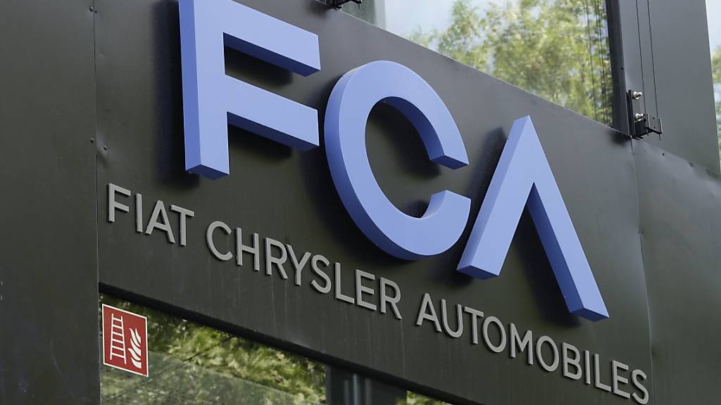 Der italienisch-amerikanische FiatChrysler-Konzern will nun mit dem Peugeot-Hersteller fusionieren, nachdem ein Zusammenschluss mit Renault gescheitert war. (Archivbild)