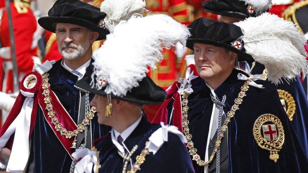 Der spanische König Felipe (l.) und der niederländische König Willem-Alexander am Montag nach der Aufnahme in den Hosenbandorden durch die Queen.