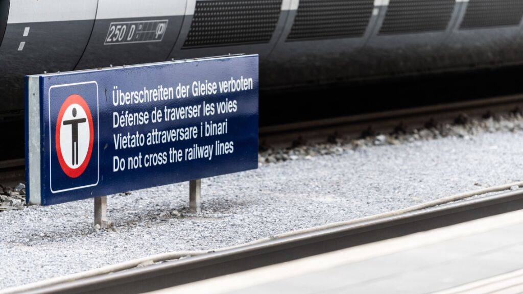 Sprachenvielfalt am Bahnhof Chur: Selbst im Heimatkanton der Rätoromanen fungiert Englisch als vierte Landessprache.