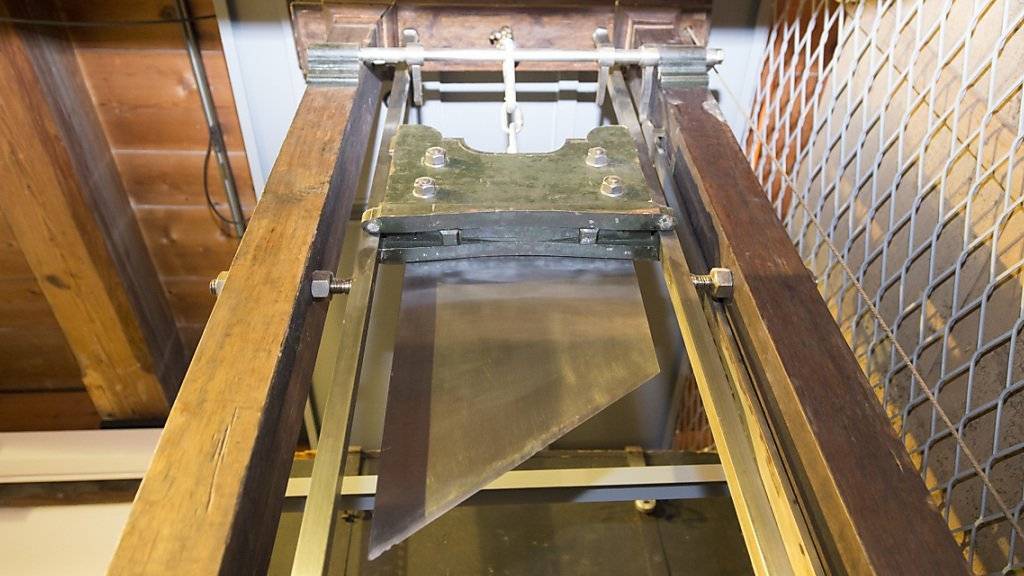 Die 1940 zum letzten Mal in der Schweiz verwendete Guillotine ist im Historischen Museum in Luzern ausgestellt.