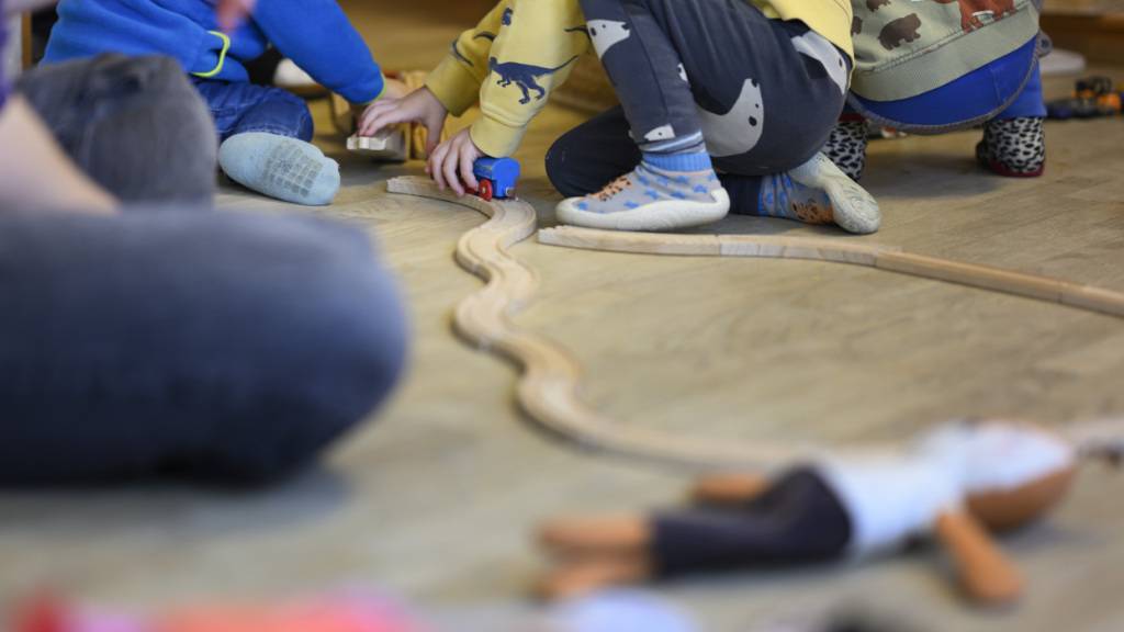 Im Kanton Schaffhausen erhalten Eltern von Kindern mit Behinderung künftig zusätzliche Beiträge, damit die Kinder eine Kita besuchen können. (Symbolbild)