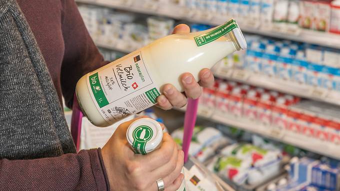 Wie vom Milchmann – Coop bringt Milch in Mehrweg-Glasflasche zurück