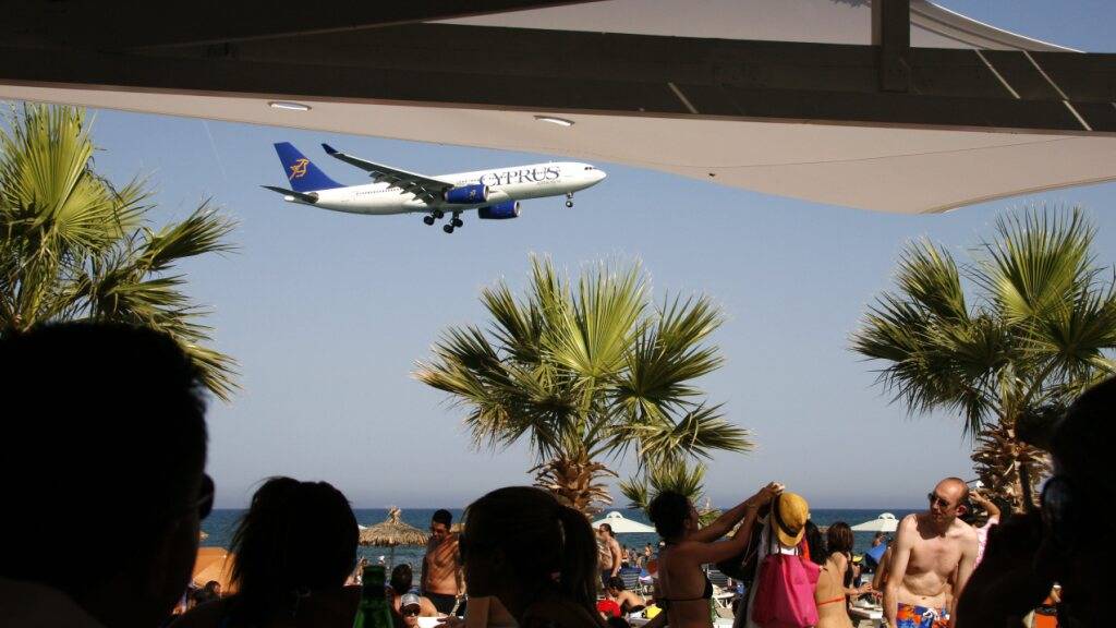 Zypern startet ein Hilfspaket, Griechenland setzt auf Erfahrung: Wie die beiden Länder versuchen, die Folgen des Iran-Kriegs für Urlauber und Beschäftigte abzufedern. (Symbolbild)