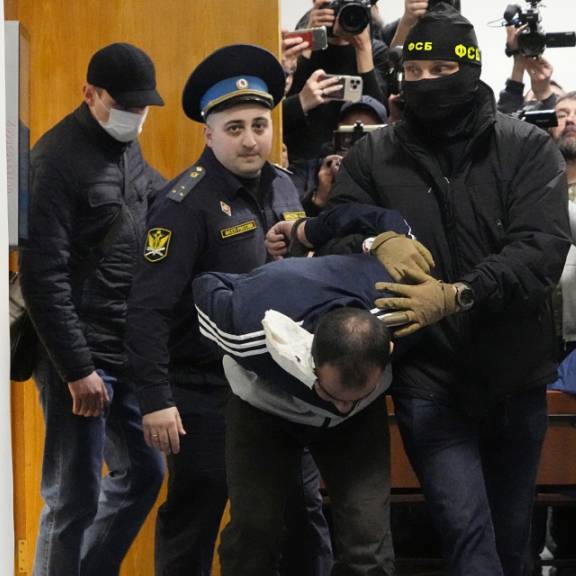 Terrorverdächtige in Moskauer Gericht vorgeführt