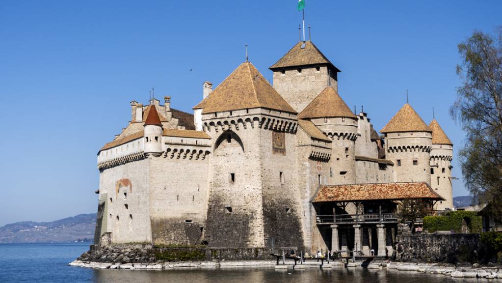 Die Corona-Pandemie führte zu einem Besucherschwund im Schloss Chillon. Noch halb so viele Gäste wie zuvor besuchten in den vergangenen zwei Jahren die Festung am Genfersee. (Archivbild)