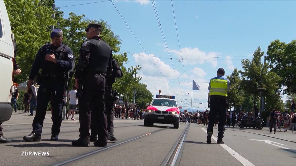 Polizei erntet für passives Verhalten bei Demos erneut Kritik