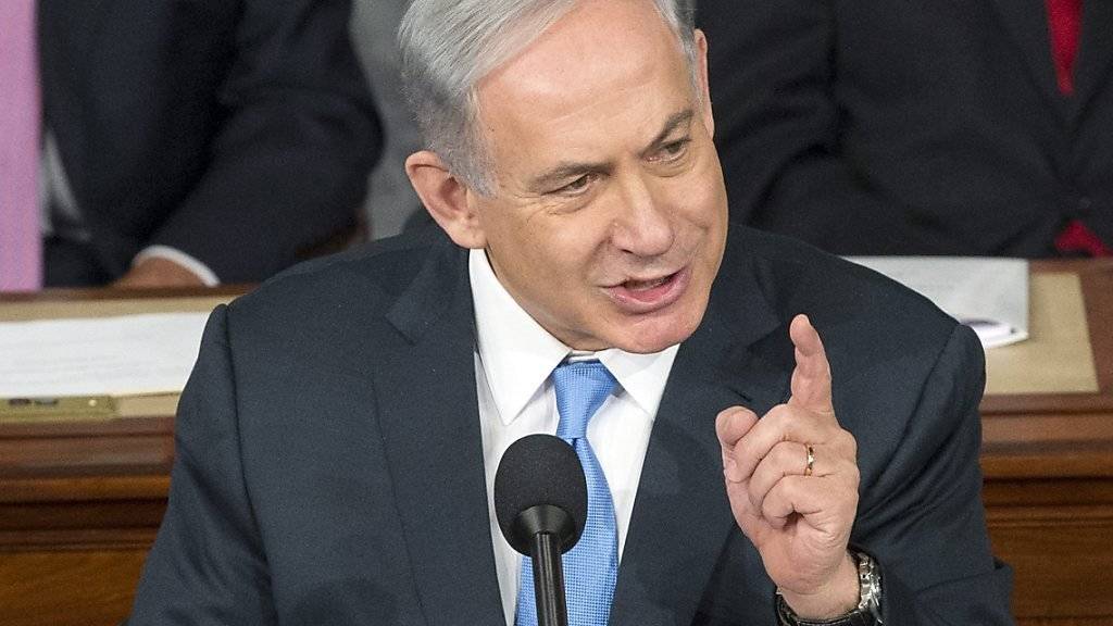 Israels Ministerpräsident Benjamin Netanjahu erhebt den Zeigefinger in Richtung Palästinensern und spricht von einem erbitterten Kampf «bis zum Tod». (Archiv)