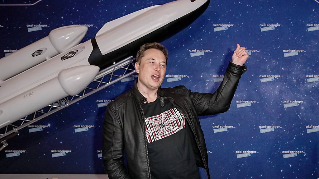 Hört Elon Musk bald Schweizer Handys ab? Ein Experte schätzt ein