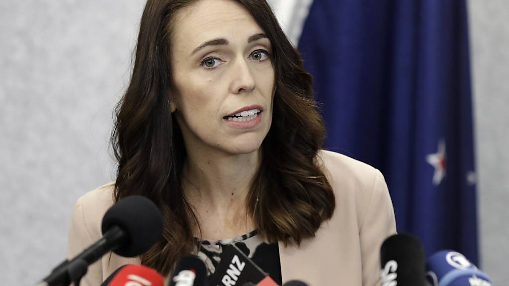 Neuseelands Premierministerin Jacinda Ardern kürzt sich und anderen Regierungsmitgliedern in der Corona-Krise das Gehalt. (Archiv)