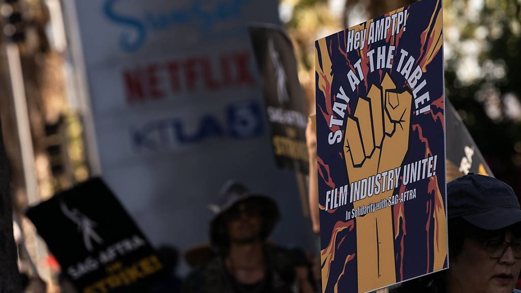 Die Schauspielergewerkschaft SAG-AFTRA hatte ihre Mitglieder in Juli zum Streik aufgerufen, seitdem ruhen in Hollywood die Dreharbeiten. (Archivbild)
