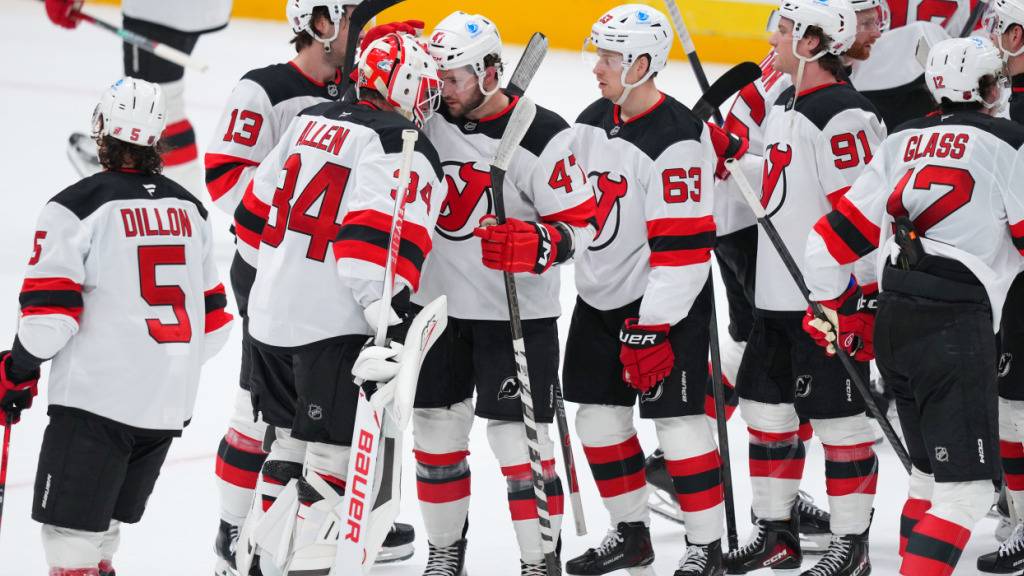 New Jersey Devils freuen sich über feinen 6:4-Auswärtssieg in Dallas, der aber wohl zu spät kommt