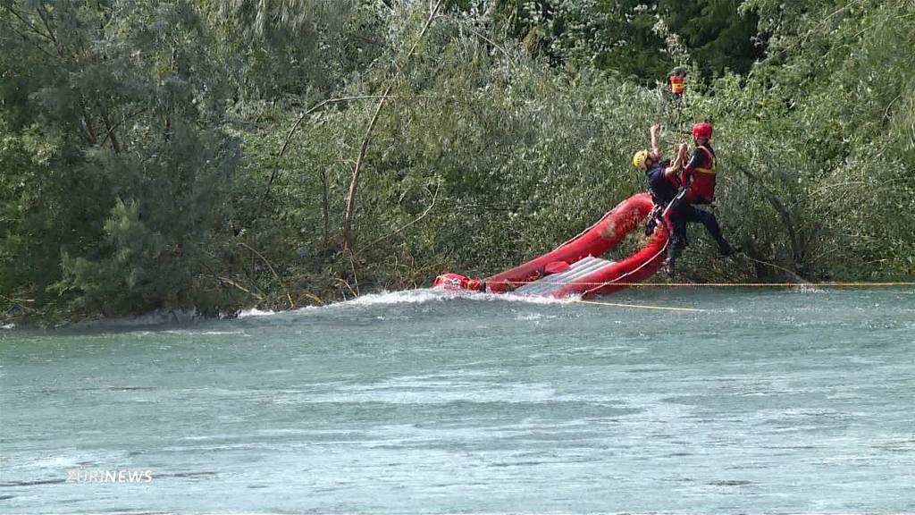 Teurer Gummiboot-Ausflug: Hohe Busse für gerettete Limmat-Böötler