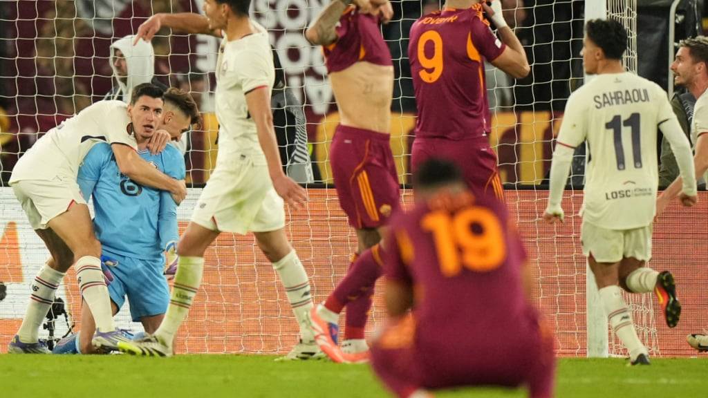 Die Römer hadern, während die Lille-Spieler ihren Penaltykiller Berke Özer feiern