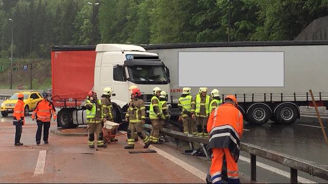 LKW-Unfall beim Bareggtunnel