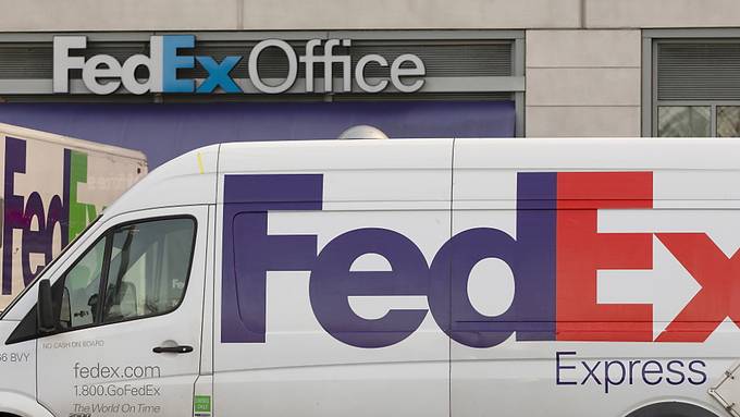FedEx senkt nach Gewinneinbruch erneut Ergebnisprognose