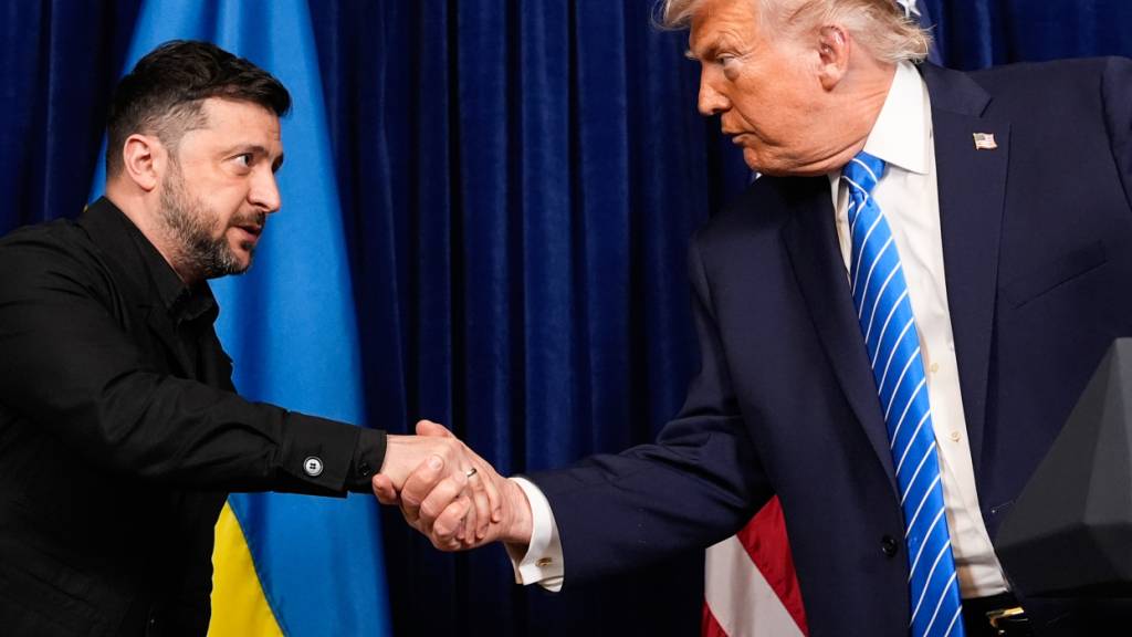 dpatopbilder - US-Präsident Donald Trump und Wolodymyr Selenskyj bei einer gemeinsamen Pressekonferenz. Foto: Alex Brandon/AP/dpa