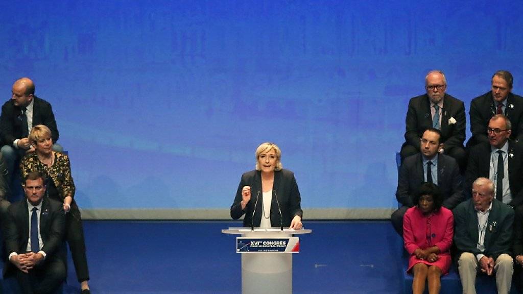 Le Pen will mit neuem Namen und etwas gemässigterem Ton Bündnisse mit anderen Parteien erleichtern.