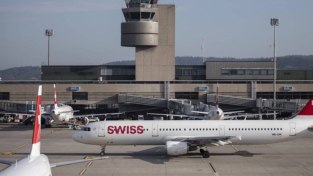 Der Flughafen Zürich hat im November die Passagierzahlen weiter gesteigert. (Archiv)