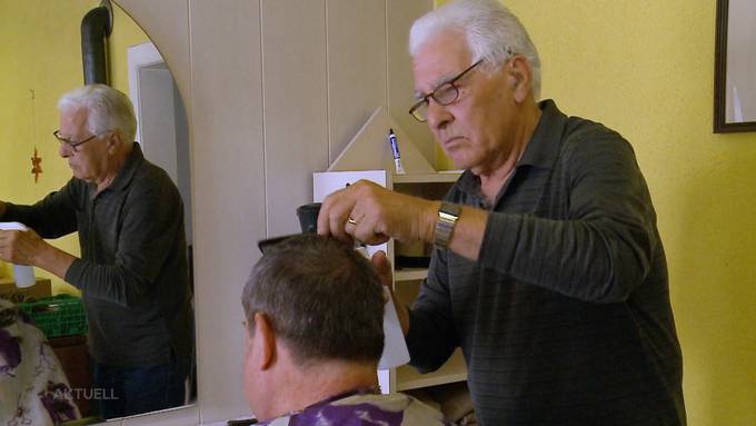 80-jährige Coiffeure hängen die Schere an den Nagel