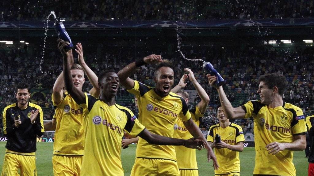 Die Dortmunder feiern den 2:1-Sieg in der Champions League bei Sporting Lissabon