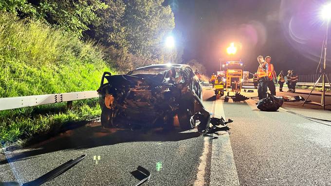 Nach schwerem Unfall auf der A1: Lenker (21) im Spital verstorben