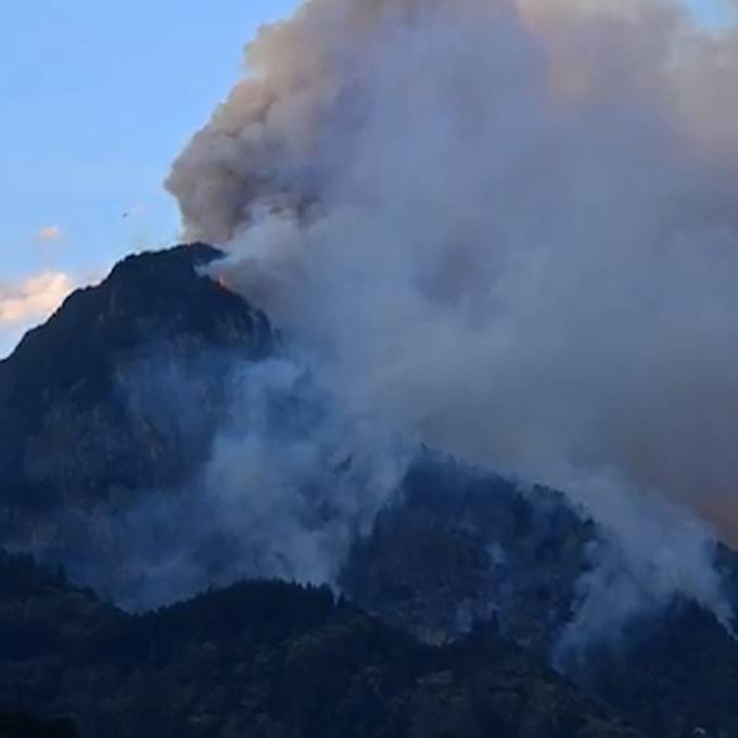 Flammen noch nicht unter Kontrolle: So wütet der Waldbrand im Wallis
