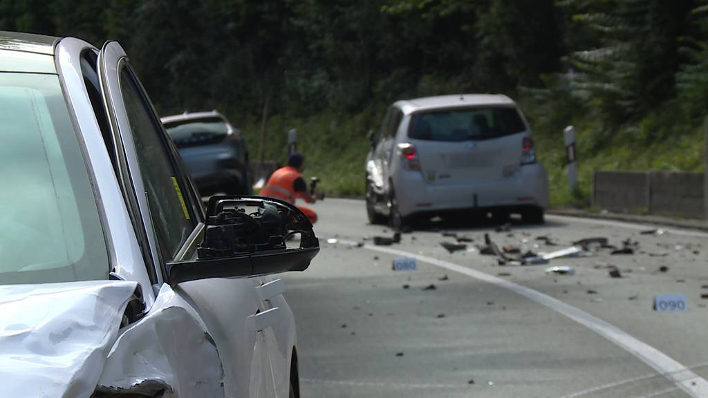 Autounfall im Aathal fordert vier Verletzte