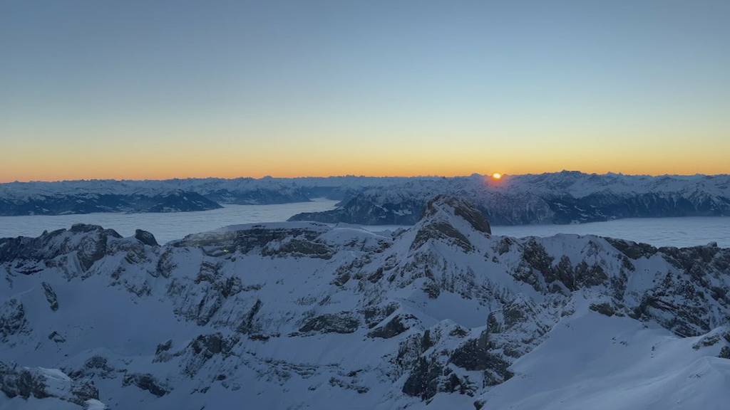 Wahnsinns-Sonnenaufgang auf 2500 Metern – Extrafahrt der Säntis-Schwebebahn für Frühaufsteher