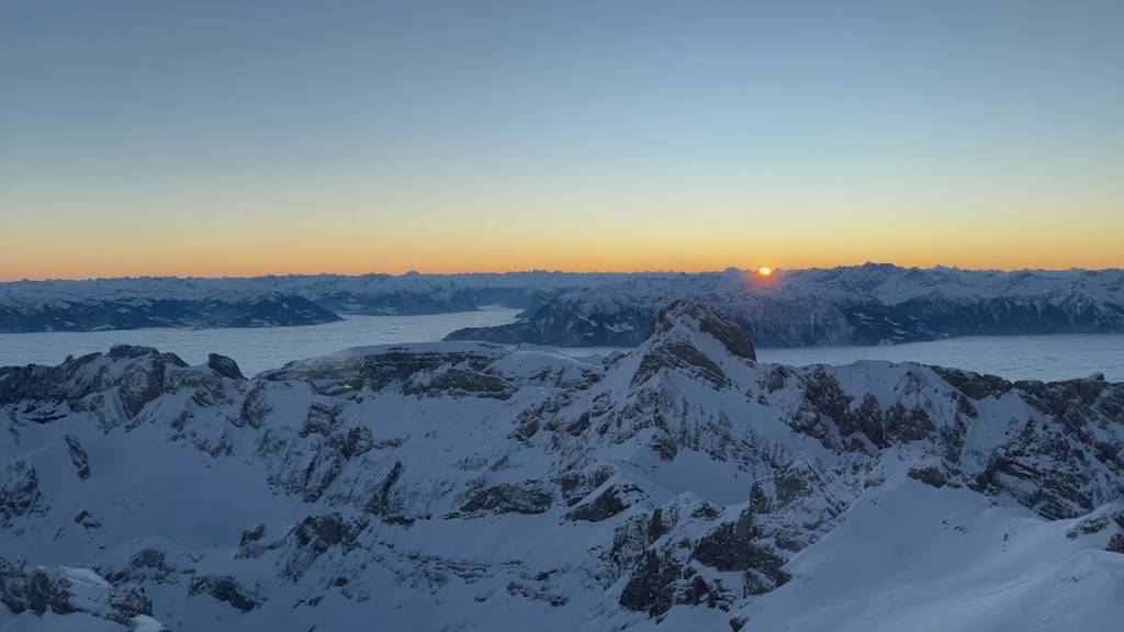 Wahnsinns-Sonnenaufgang auf 2500 Metern – Extrafahrt der Säntis-Schwebebahn für Frühaufsteher