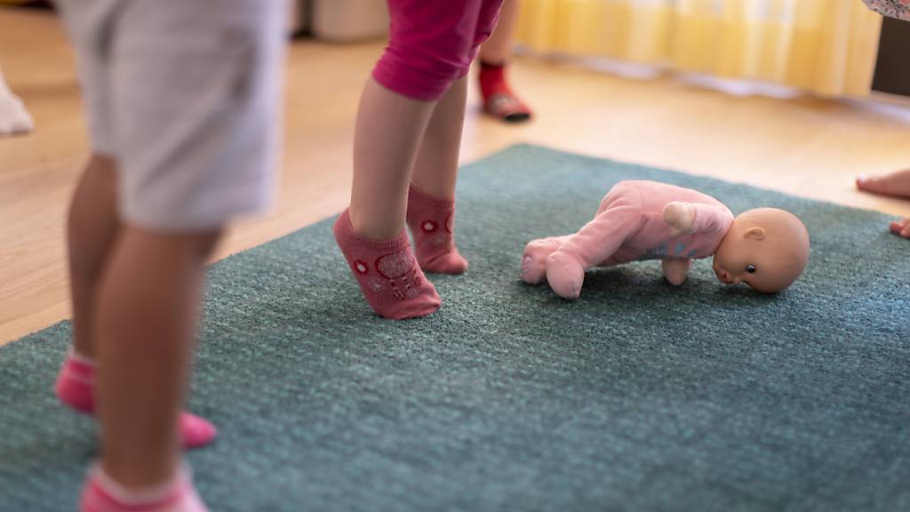 Die Bündner Regierung schlägt ein neues Finanzierungsmodell für die familienergänzende Kinderbetreuung vor. (Symbolbild)