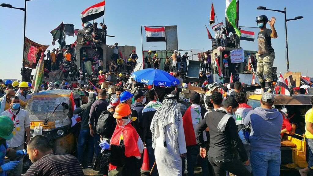Auf den Strassen Bagdads demonstrieren erneut Tausende Iraker gegen die politische Elite des Landes.