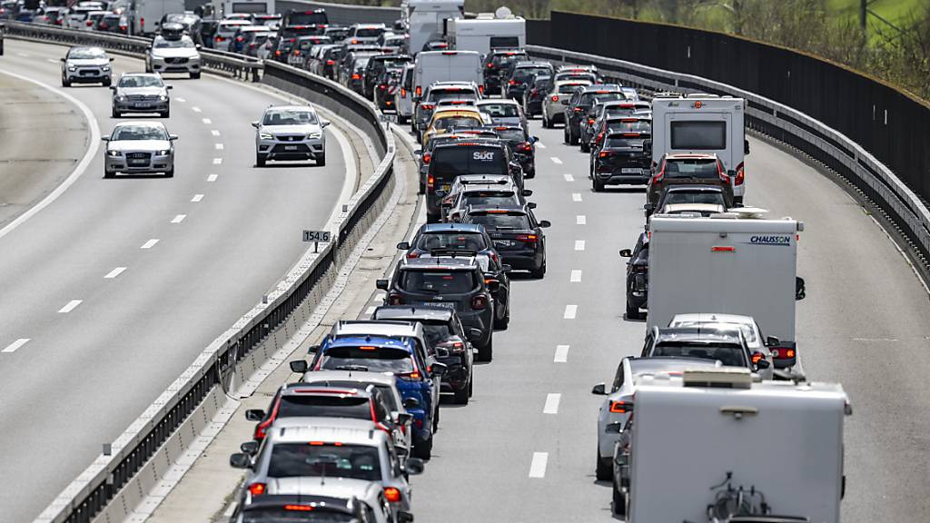 Vor dem Gotthardtunnel bildet sich erneut ein langer Stau