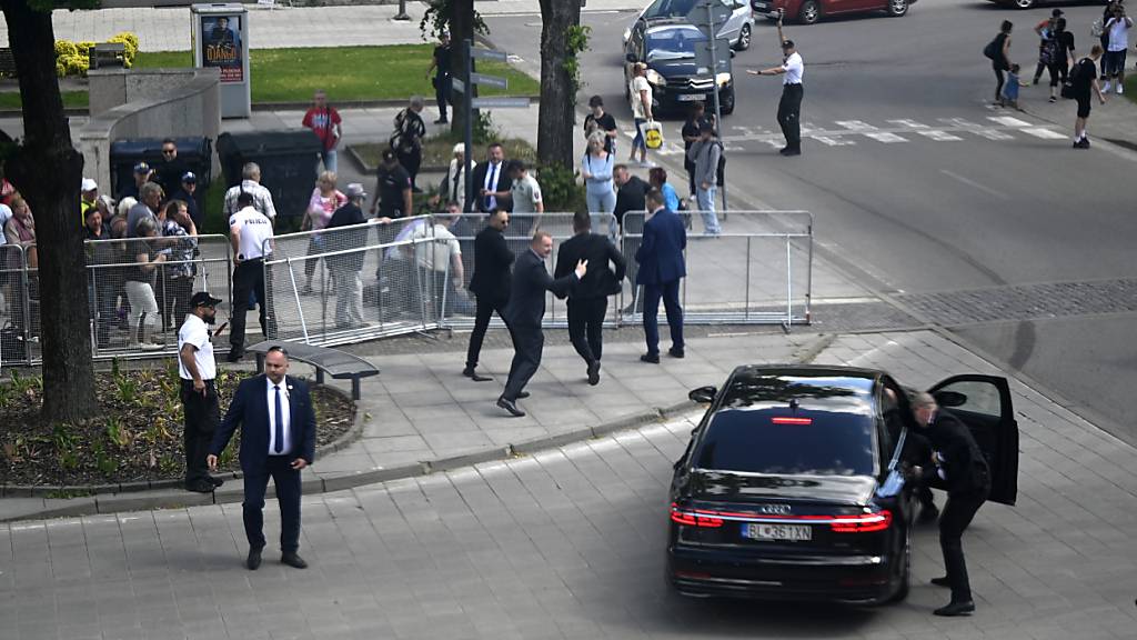 Slowakischer Regierungschef angeschossen und lebensgefährlich verletzt