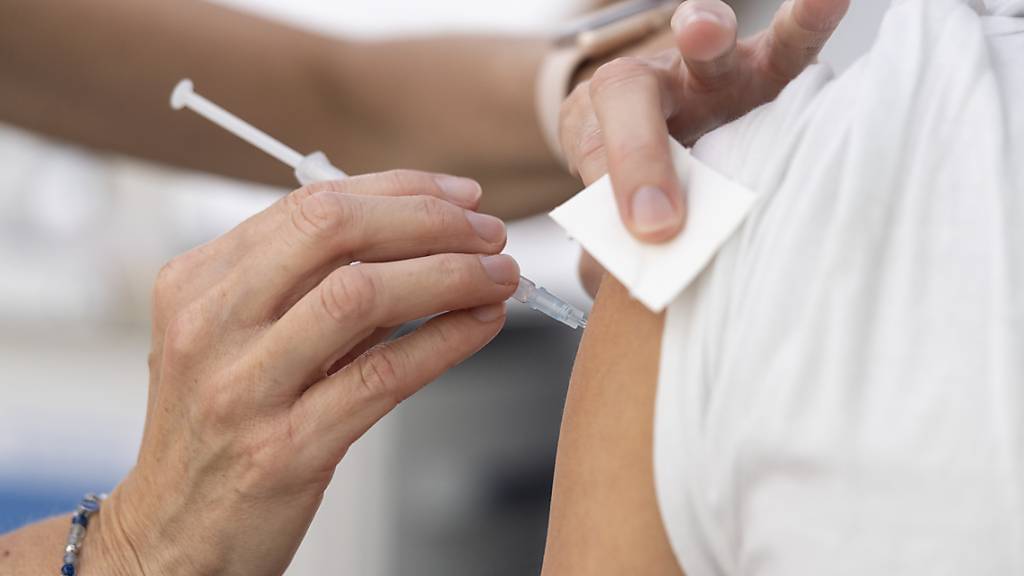 In den Ausserrhoder Impfzentren in Herisau und Heiden werden bald auch Kinder von 5 bis 11 Jahren gegen das Coronavirus geimpft. Kinder erhalten etwa einen Drittel der für Erwachsene üblichen Dosis. (Symbolbild)