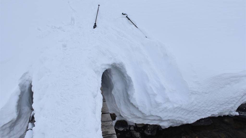 Ein 81-jähriger Schneeschuhwanderer ist am Mittwoch im Berninagebiet tödlich verunglückt.