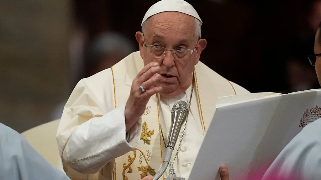 Papst Franziskus nimmt an einem Friedensgebet in der Basilika Santa Maria Maggiore in Rom teil. Foto: Andrew Medichini/AP/dpa