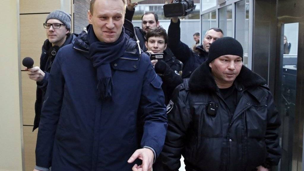 Soll einer staatlichen Firma Bauholz gestohlen haben: der russische Oppositionelle Alexej Nawalny (l.)